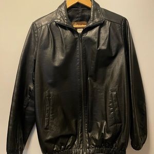 Vintage leather bomber jacket. YKK zipper. Leather in gorgeous condition,